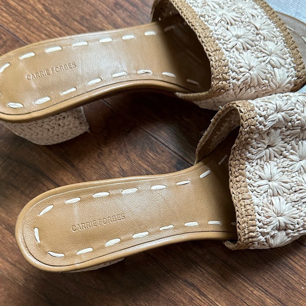 Chic Tan Woven Block Heel - Picture 2 of 5